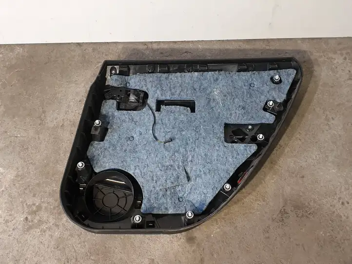 Tesla Model S (2012 - 2016) 100843500E Обшивка задней двери — фото 2