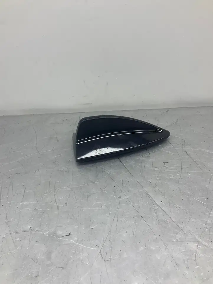 BMW 3 E92 E93 (2005 - 2014) 50010137 Крышка GPS-антенны — фото 1