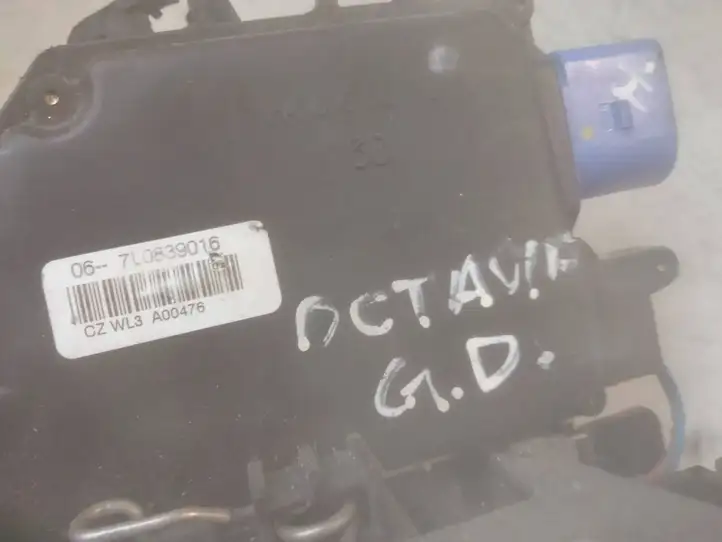 Skoda Octavia Mk2 (1Z) (2004 - 2013) 7L0839016 Замок задней двери — фото 4