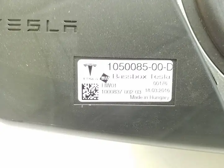 Tesla Model X (2015 - 2021) 105008500D Сабвуфер — фото 4