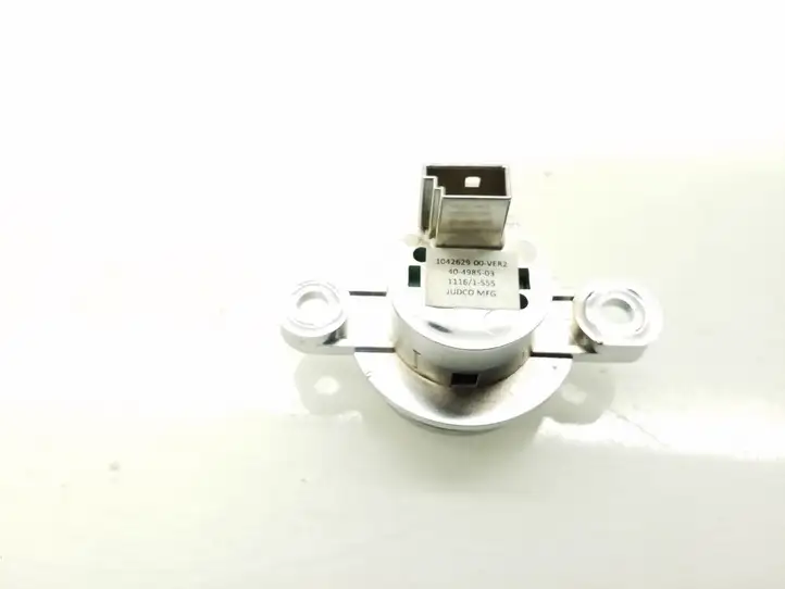 Tesla Model X (2015 - 2021) 104262900 Кнопка закрытия крышки багажника — фото 2