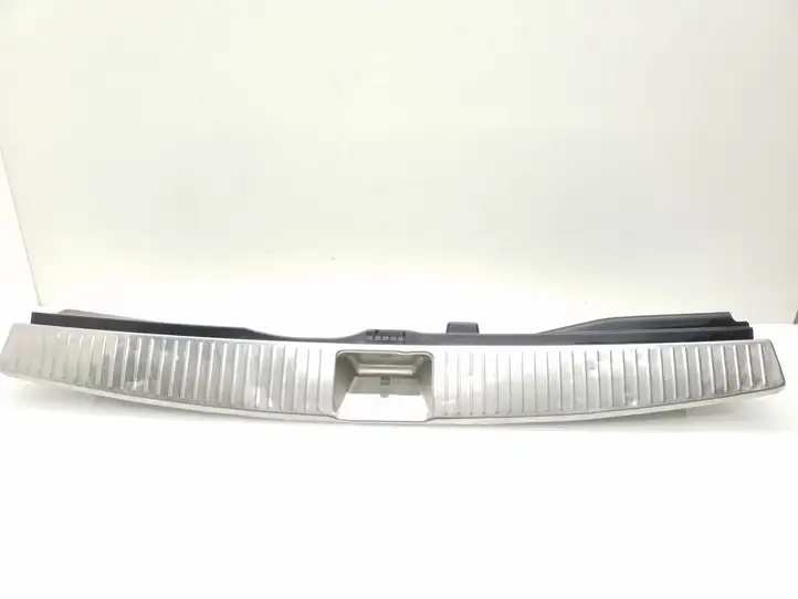 Mercedes-Benz C W204 (2007 - 2014) A2046900087 Отделка порога багажника — фото 1