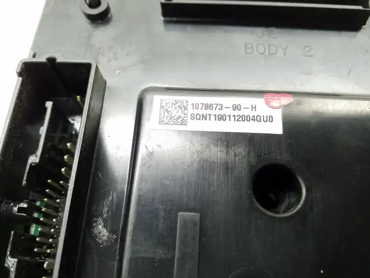 Tesla Model 3 (2017 - 2023) 107867390H Модуль комфорта — фото 3