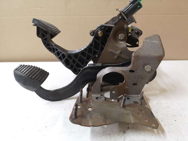 Peugeot 307 (2005 - 2008)  9650774380 Педаль