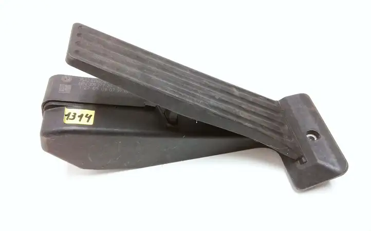 BMW 1 E81 E87 (2004 - 2011) 6786589 Педаль акселератора — фото 1