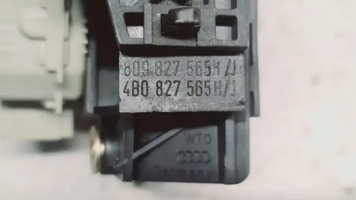 Audi A6 S6 C5 4B (1997 - 2001) 4B0827565H Ручка крышки багажника — фото 5