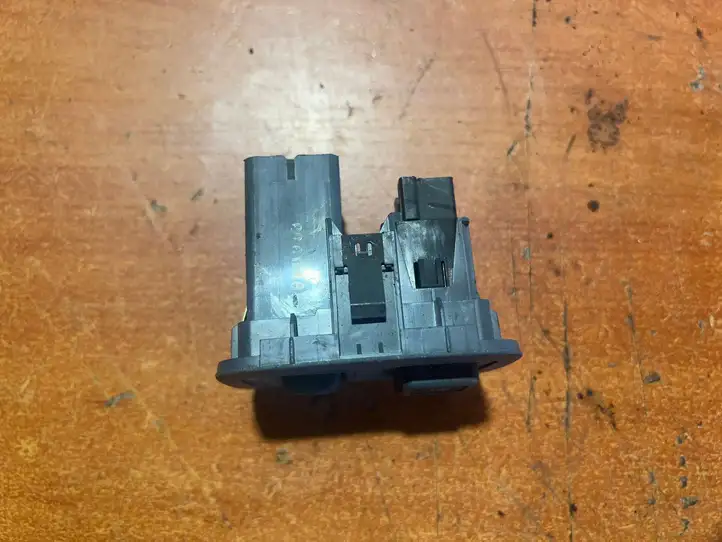 Honda HR-V (1998 - 2005)   Включатель регулировки высоты фонарей