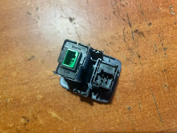 Honda HR-V (1998 - 2005)   Включатель регулировки высоты фонарей