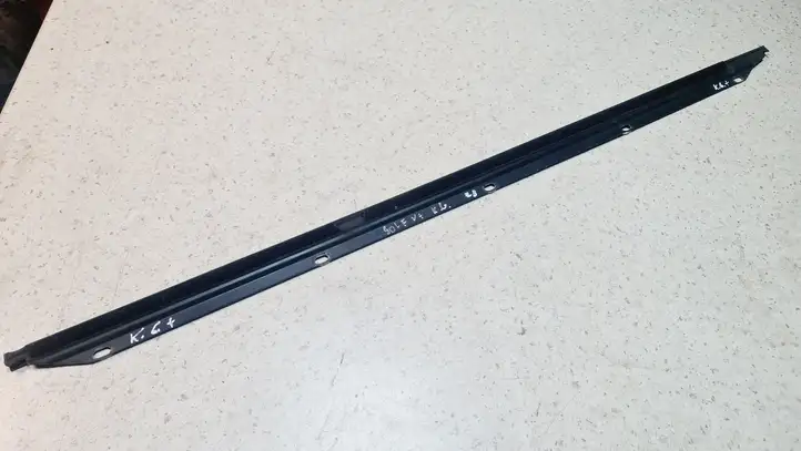 Volkswagen Golf Plus (2008 - 2014) 5M0839477 Накладка стекла задней двери — фото 1