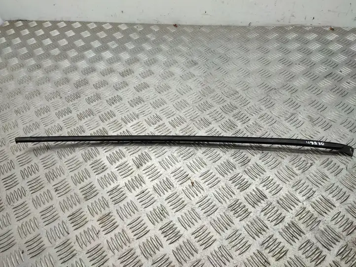 Volkswagen PASSAT B7 (2011 - 2014) 3C0854328B Накладка стоек лобового стекла — фото 1
