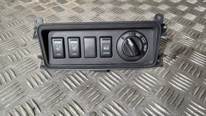 Nissan Pathfinder R51 (2005 - 2012) F10K907 Включатель блокировки дифференциалов — фото 1