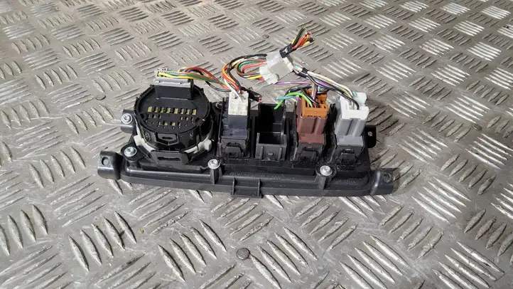 Nissan Pathfinder R51 (2005 - 2012) F10K907 Включатель блокировки дифференциалов — фото 3