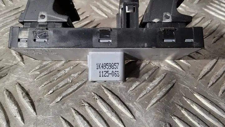Volkswagen Golf V (2003 - 2009) 1K4959857 Блок кнопок стеклоподъемников — фото 3