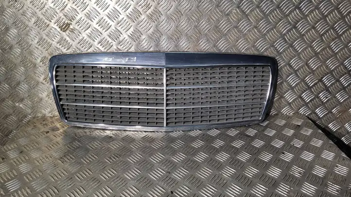 Mercedes-Benz E W210 (1995 - 2002) 2108880023 Передняя решетка — фото 1