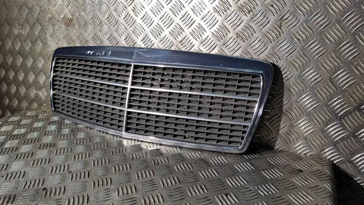 Mercedes-Benz E W210 (1995 - 2002) 2108880023 Передняя решетка — фото 2