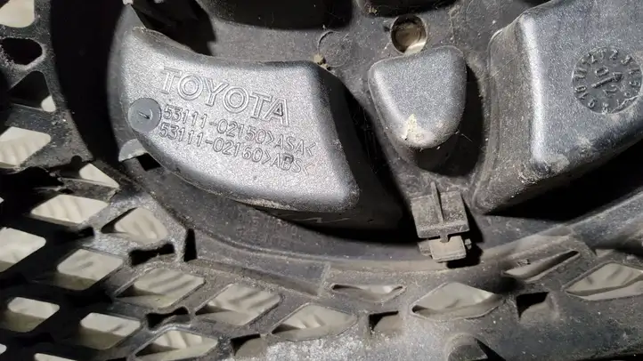 Toyota Corolla E120 E130 (2000 - 2004) 5311102150 Передняя решетка — фото 4