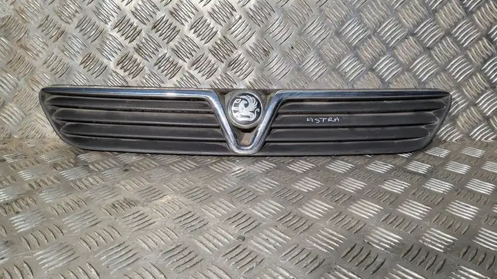 Opel Astra G (1998 - 2004) 90587101 Передняя решетка — фото 1