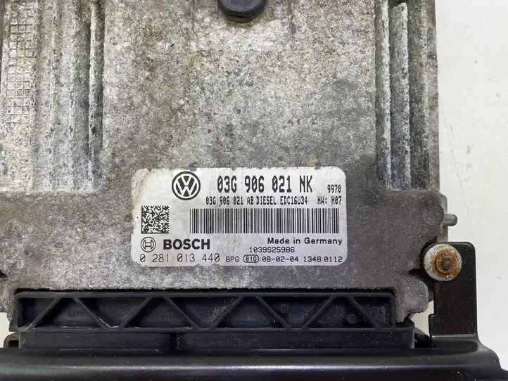 Volkswagen PASSAT B6 (2005 - 2010) 03G906021AB Блок управления двигателем (ЭБУ) — фото 3