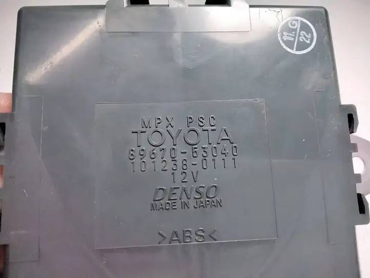 Lexus IS 220D-250-350 (2005 - 2010) 8967053040 Блок управления парктрониками — фото 3
