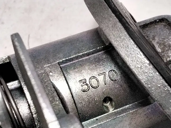 Lexus IS 220D-250-350 (2005 - 2010) 3070 Замок крышки багажника — фото 5