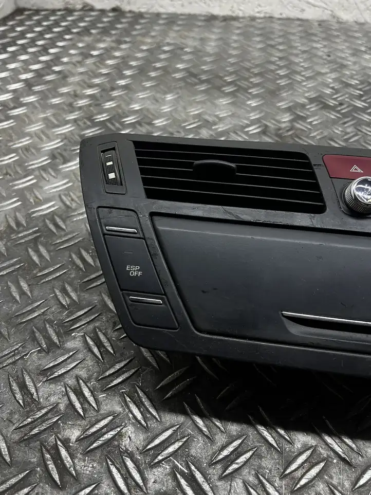Citroen C4 I Picasso (2006 - 2013) Вещевой ящик — фото 2