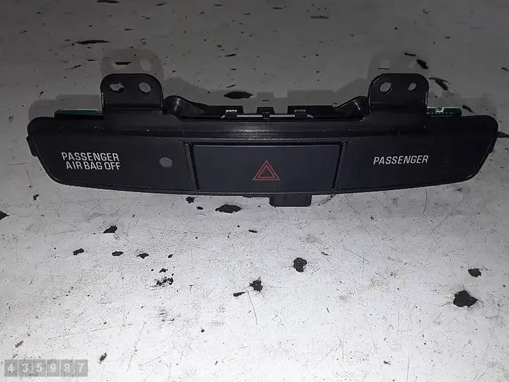 Mitsubishi Lancer VIII (2007 - 2011) Включатель аварийных фонарей — фото 1