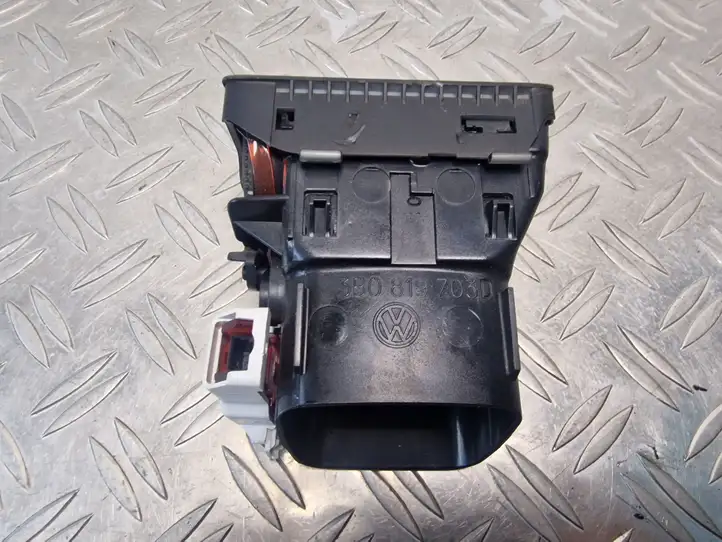 Volkswagen PASSAT B5.5 (2001 - 2005) 3B0819703D Боковой воздушный дефлектор — фото 2