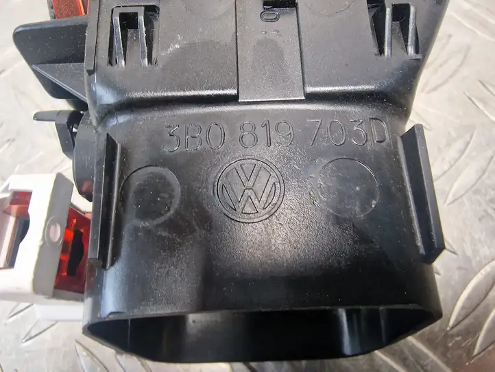 Volkswagen PASSAT B5.5 (2001 - 2005) 3B0819703D Боковой воздушный дефлектор — фото 4