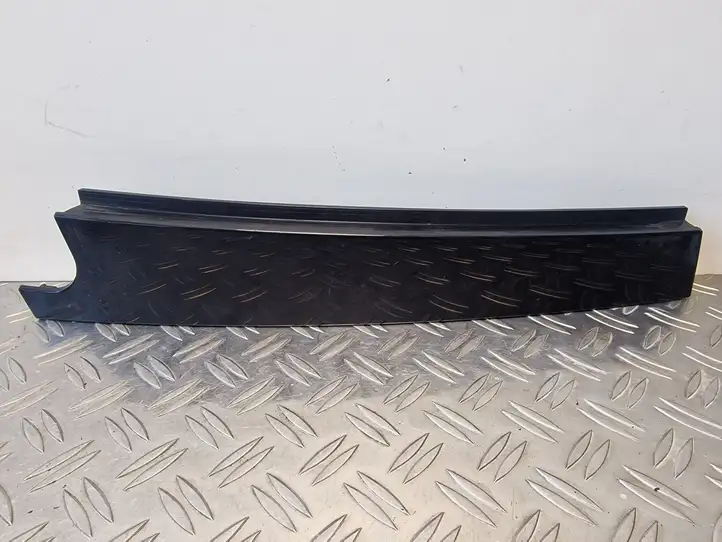 Volkswagen Golf VII (2013 - 2019) 5G6839901A Накладка стекла задней двери — фото 1