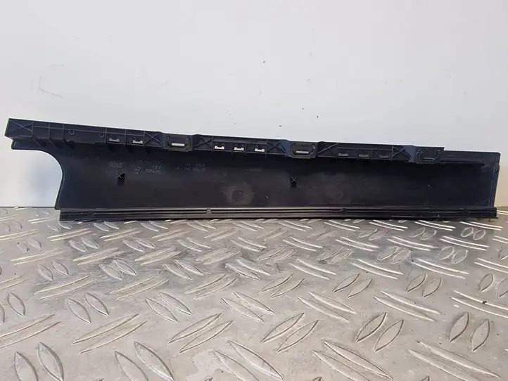 Volkswagen Golf VII (2013 - 2019) 5G6839901A Накладка стекла задней двери — фото 2