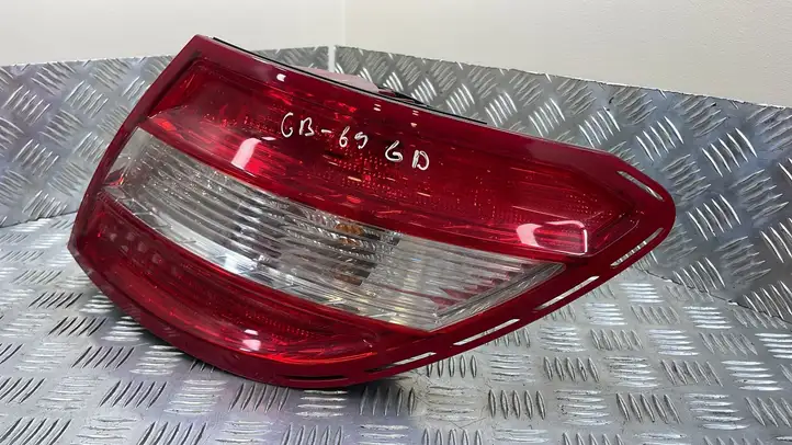 Mercedes-Benz C W204 (2007 - 2014) A2115830215 Задний фонарь в кузове — фото 3