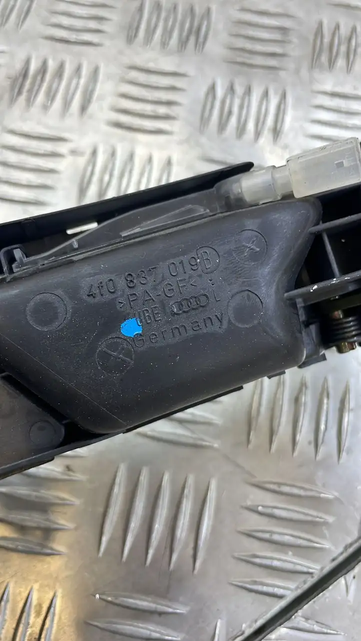 Audi A6 S6 C6 4F (2004 - 2008) 4F0837019 Внутренняя ручка двери — фото 2