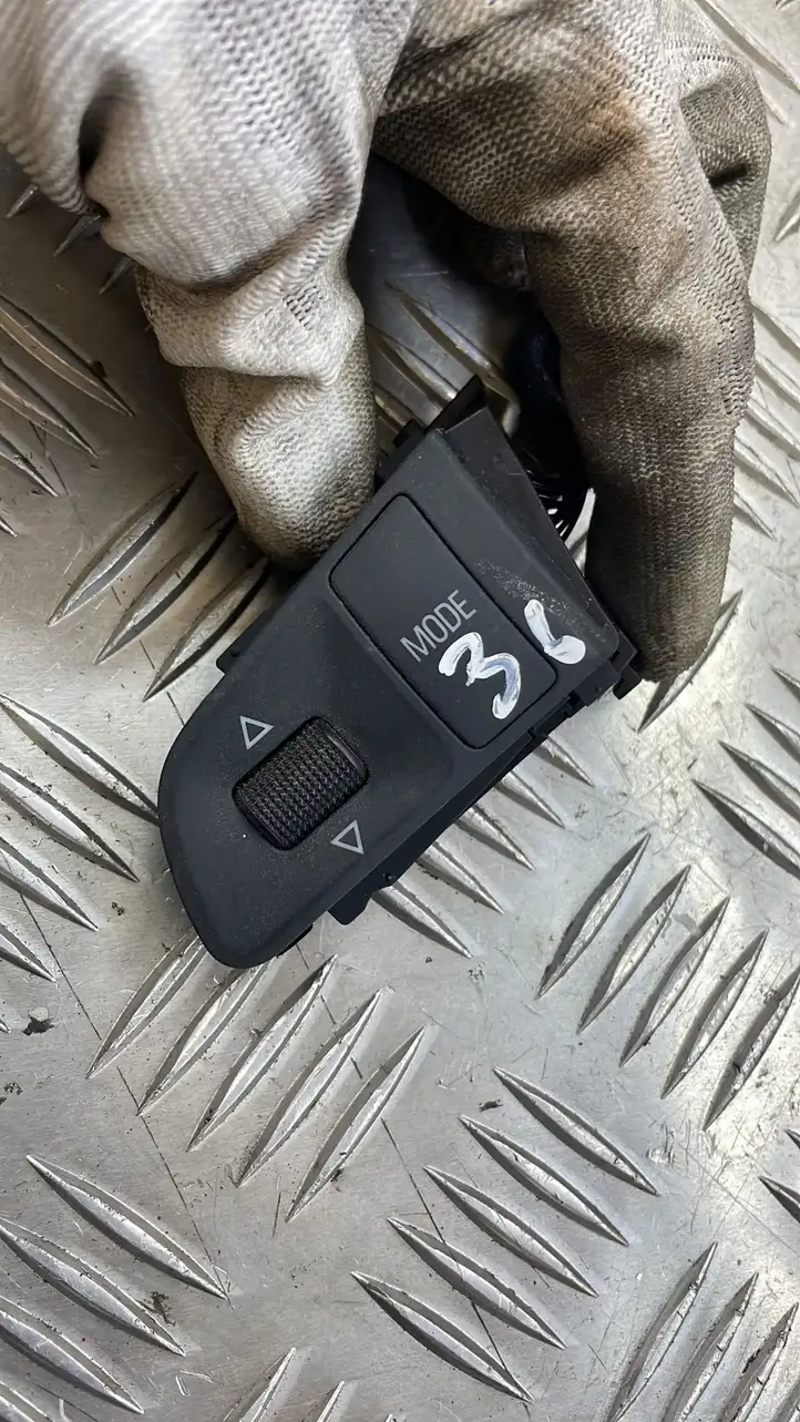 Audi A6 S6 C6 4F (2004 - 2008) 4F0951527A Кнопки на рулевом колесе — фото 5