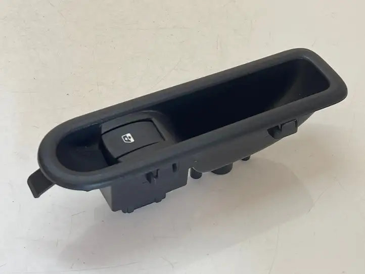 Renault Clio III (2005 - 2012) 8200234357 Кнопка стеклоподъемников — фото 2
