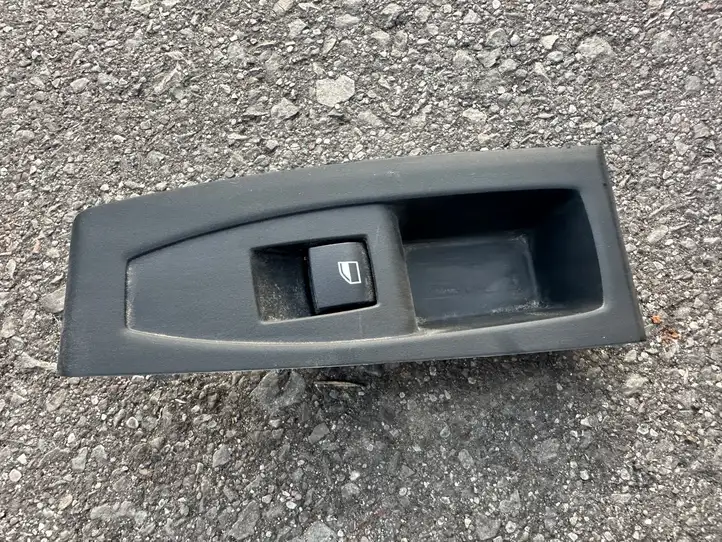 BMW 2 F46 (2015 - ) 9208107 Блок кнопок стеклоподъемников — фото 1