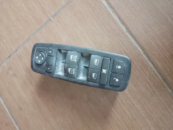 Dodge Grand Caravan (2007 - 2020) 68110871AA Кнопка стеклоподъемников — фото 1