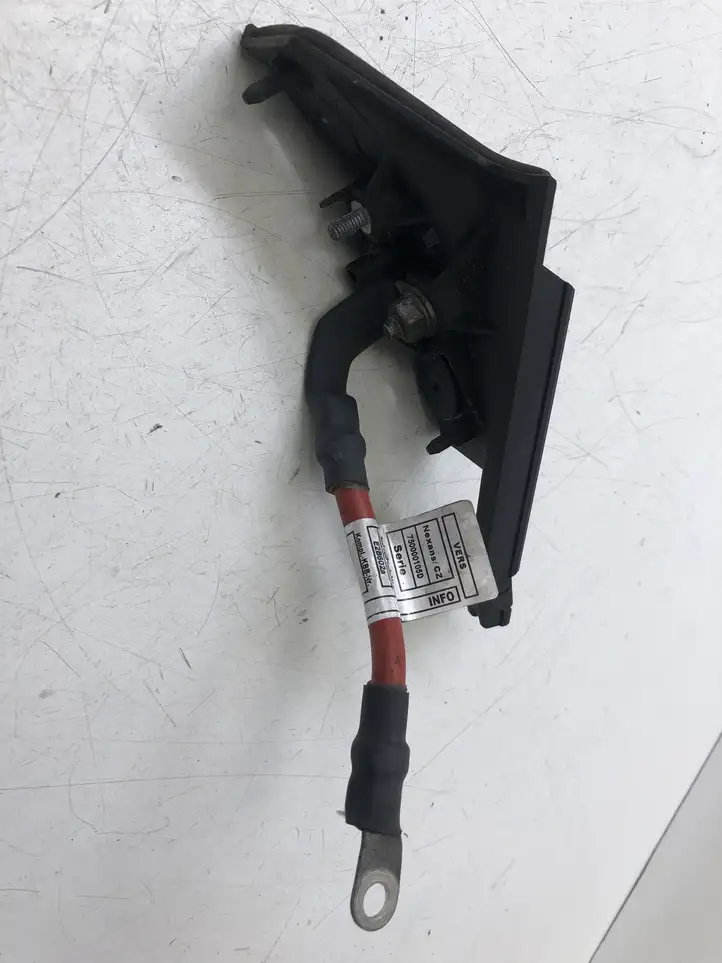 BMW 3 F30 F35 F31 (2012 - 2018) 86168110 Плюсовой провод аккумулятора — фото 1
