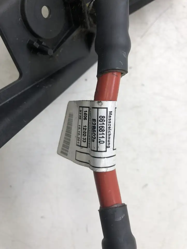 BMW 3 F30 F35 F31 (2012 - 2018) 86168110 Плюсовой провод аккумулятора — фото 2