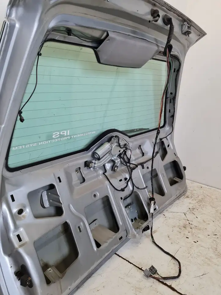 Ford Mondeo Mk III (2000 - 2007) Крышка багажника — фото 7
