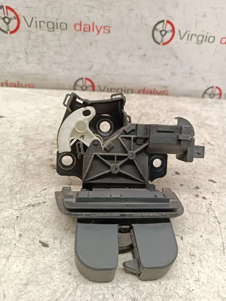 Audi A4 (2004 - 2009)  8P4827505C Замок задней крышки