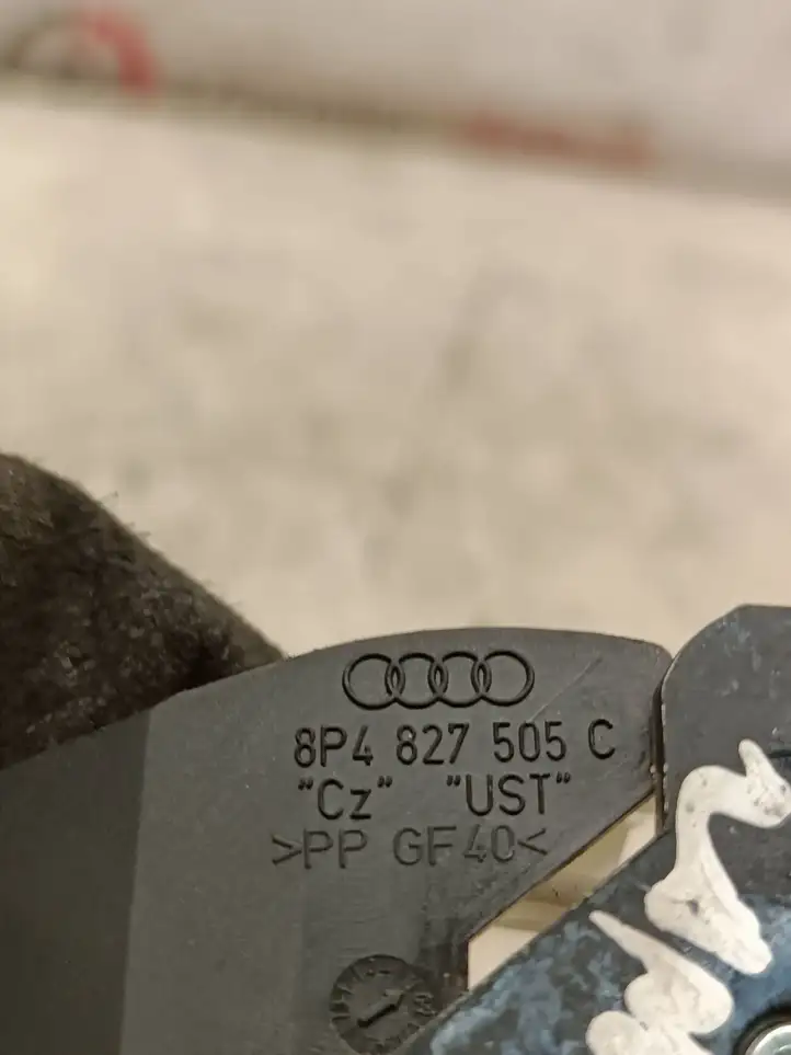 Audi A4 (2004 - 2009)  8P4827505C Замок задней крышки