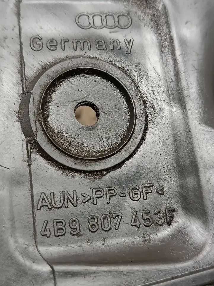 Audi A6 S6 C5 4B (2001 - 2004) 4B9807453F Кронштейн заднего бампера — фото 3