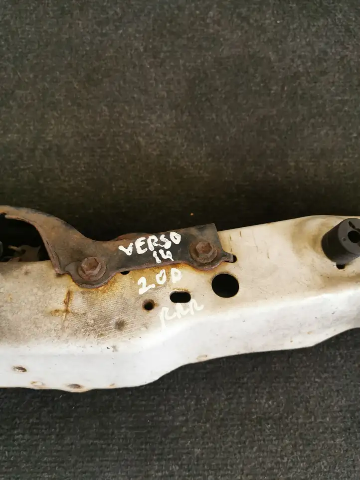 Toyota Verso (2012 - 2015) Верхняя панель радиатора — фото 2