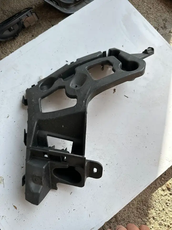 Renault Captur (2013 - 2020) 852220257R Кронштейн заднего бампера — фото 1