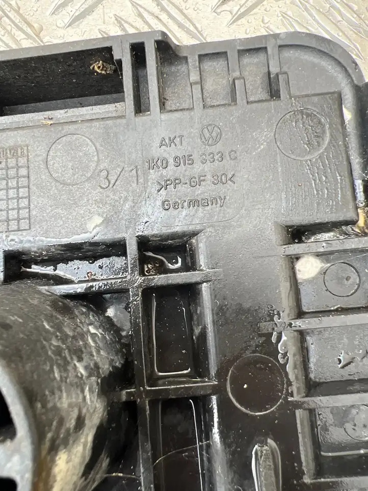 Volkswagen Golf Plus (2004 - 2008) 1K0915333C Ящик аккумулятора — фото 3