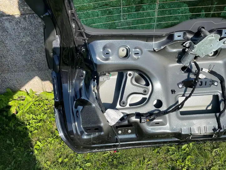 Maserati Levante (2017 - ) Крышка багажника — фото 6
