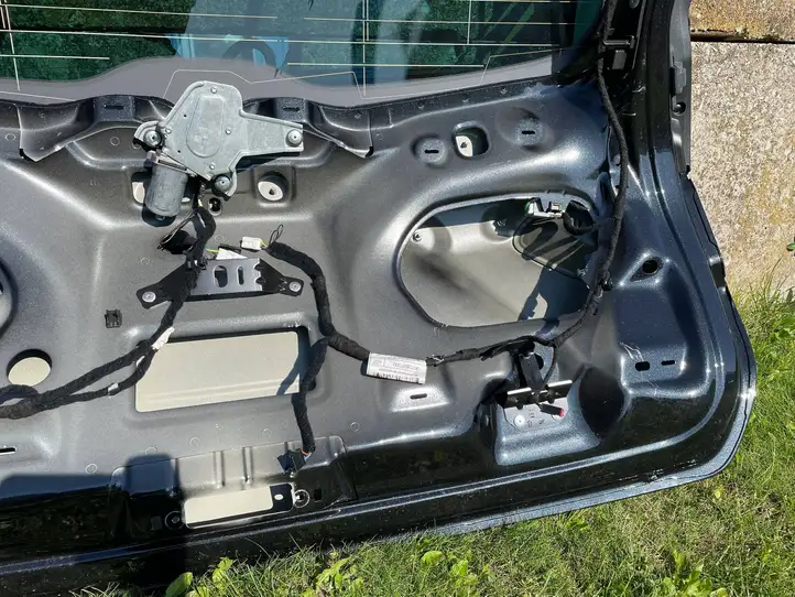 Maserati Levante (2017 - ) Крышка багажника — фото 18