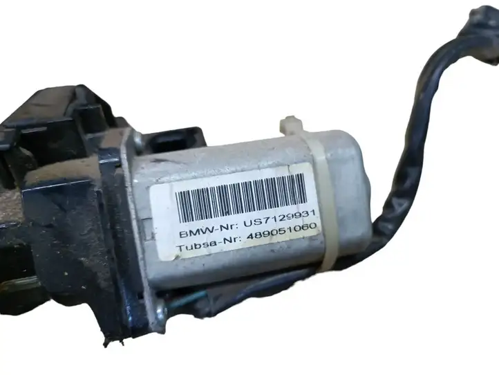 BMW 5 E60 E61 (2004 - 2010) US7129931 Доводчик крышки багажника — фото 3