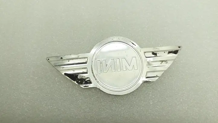 Mini One Cooper F56 F55 (2012 - 2022) Эмблема производителя — фото 3