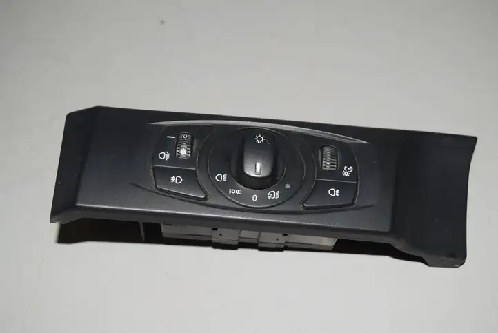 BMW 5 E60 E61 (2004 - 2010) 6925295 Включатель фонарей — фото 1